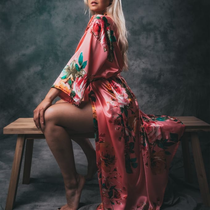 Kimono Santorini Coral Wild Roses gemaakt van heerlijk satijn lang model - one size