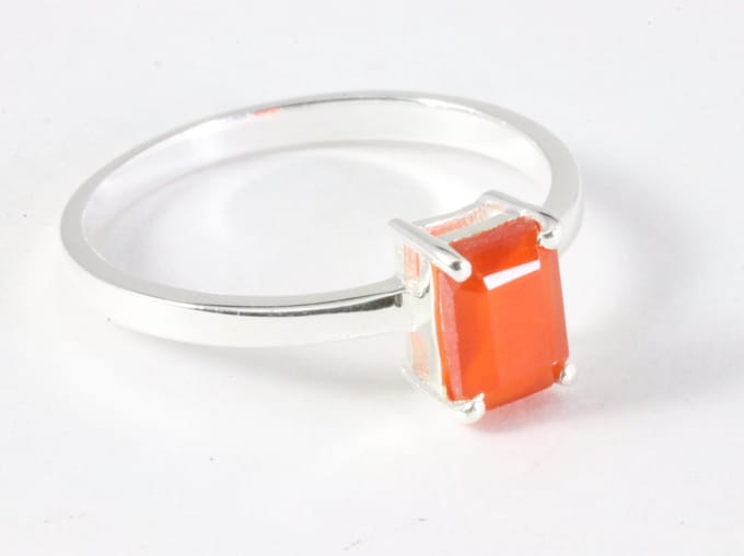 Fijne hoogglans zilveren ring met carneool - maat 16