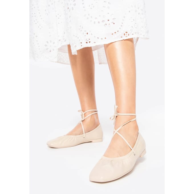 Wittchen Dames Ballerina's van echt leer met strikjes, beige