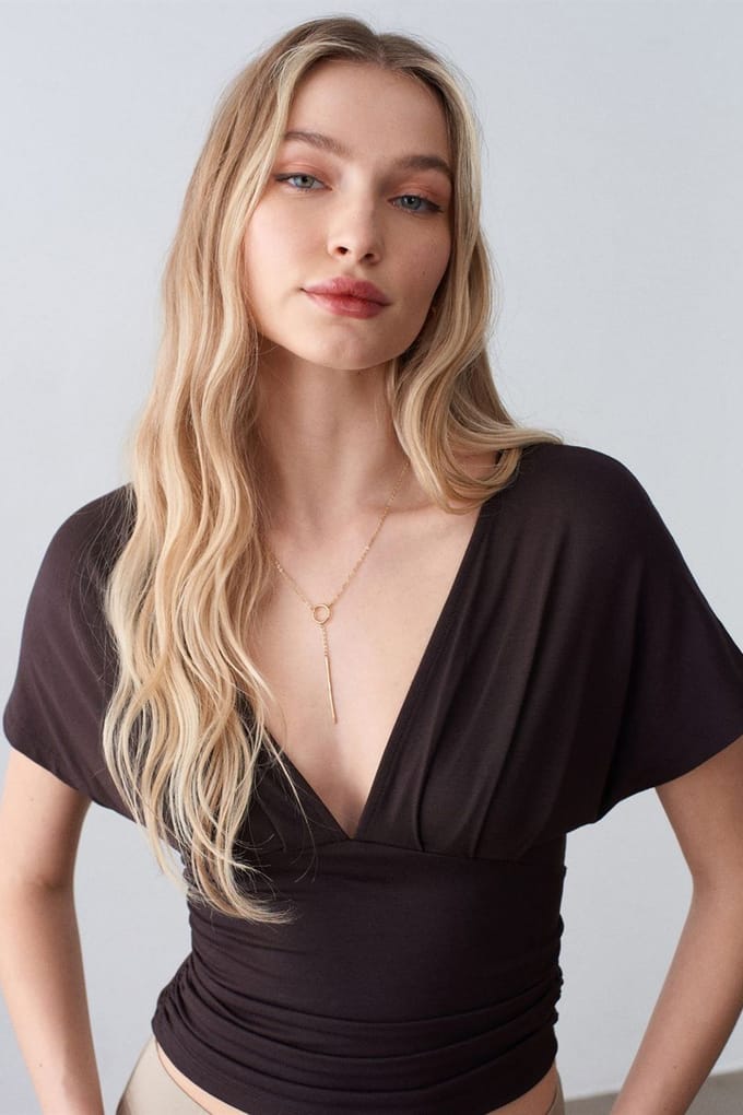 Slim Fit V-Hals Blouse met Strikdetails