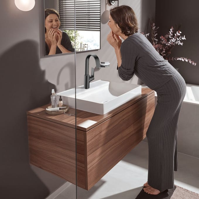hansgrohe Vivenis ééngreeps wastafelmengkraan 210 met draaibare uitloop en trekwaste Brushed Black Chrome