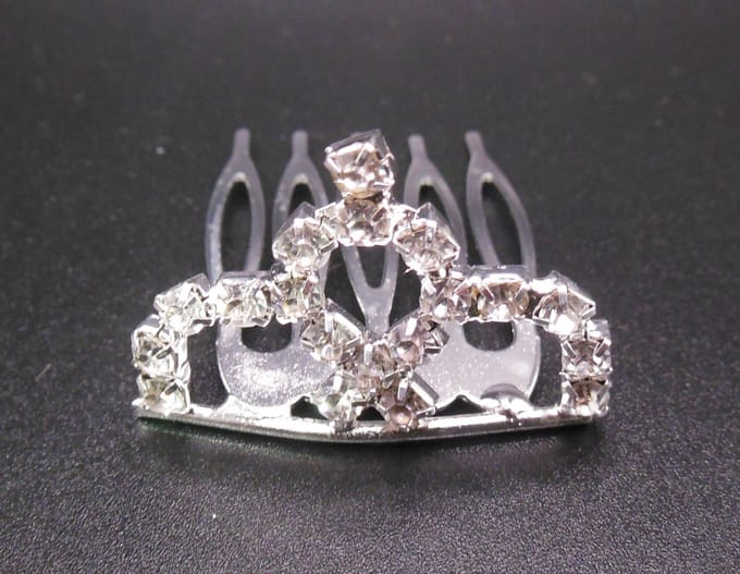 Tiara mini ronde vormen met puntje bovenop strass