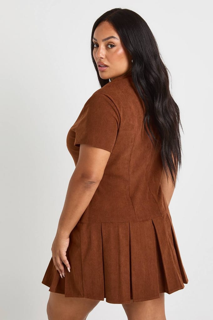 boohoo Dames Plus Cord geplooide zoom shiftjurk | Tan | Maat: 44