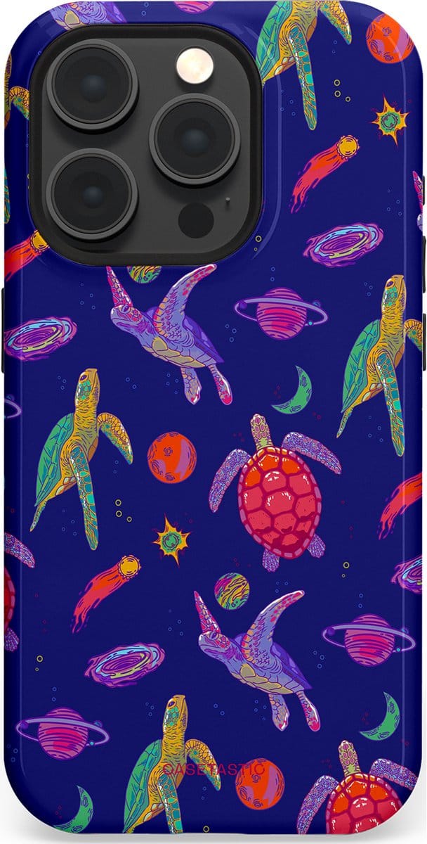 Casetastic hoesje geschikt voor Apple iPhone 15 Pro - MagSafe - Dubbellaagse bescherming - Kosmische schildpad - Fashion Case - Donkerblauw Lavendel