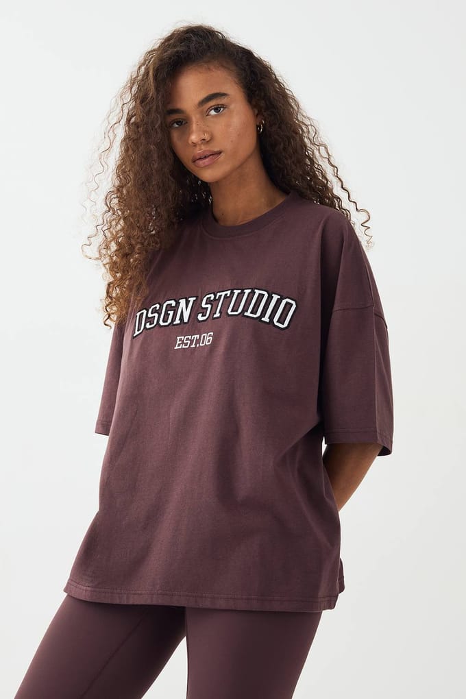 Dames DSGN Studio Applique Oversized T-shirt | Chocolate | Maat: Large
