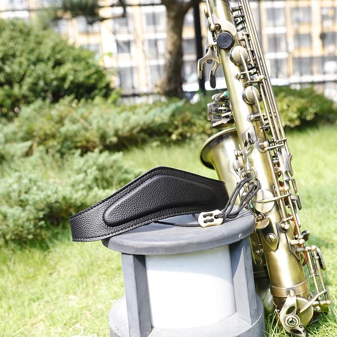 Saxofoon PU lederen schouderriem Zachte nekriem gevoerd voor sax zwart