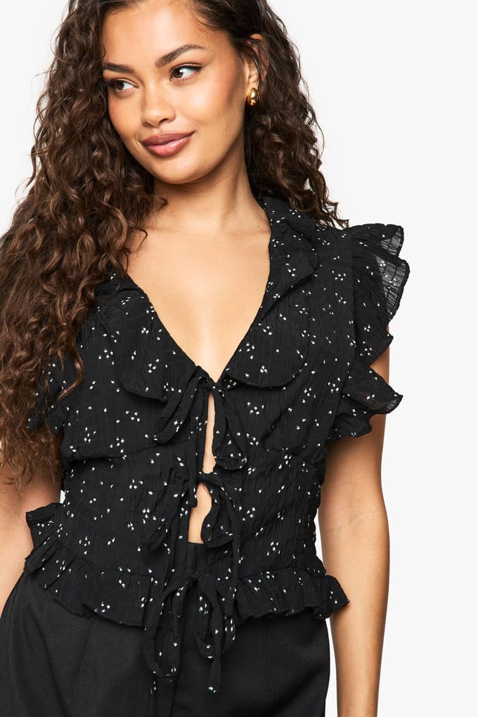 boohoo Dames Ruffle Floral Print Tie Front Blouse | Black | Maat: Small
