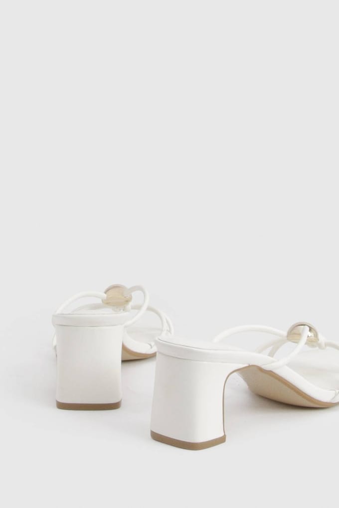 boohoo Dames Goudkleurige Bandjes Muiltjes | Wit | Maat: 41