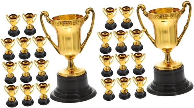 Trofee Speelgoed - Prijs Bekers - Wedstrijd Belonen - Gouden Plastic - 30 Stuks - Goud