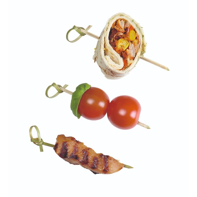 Hapjes/sate prikkers/spiesjes - bamboe hout - 60x stuks - 9 cm - amuse/bbq/feestje - grote cocktailprikkers