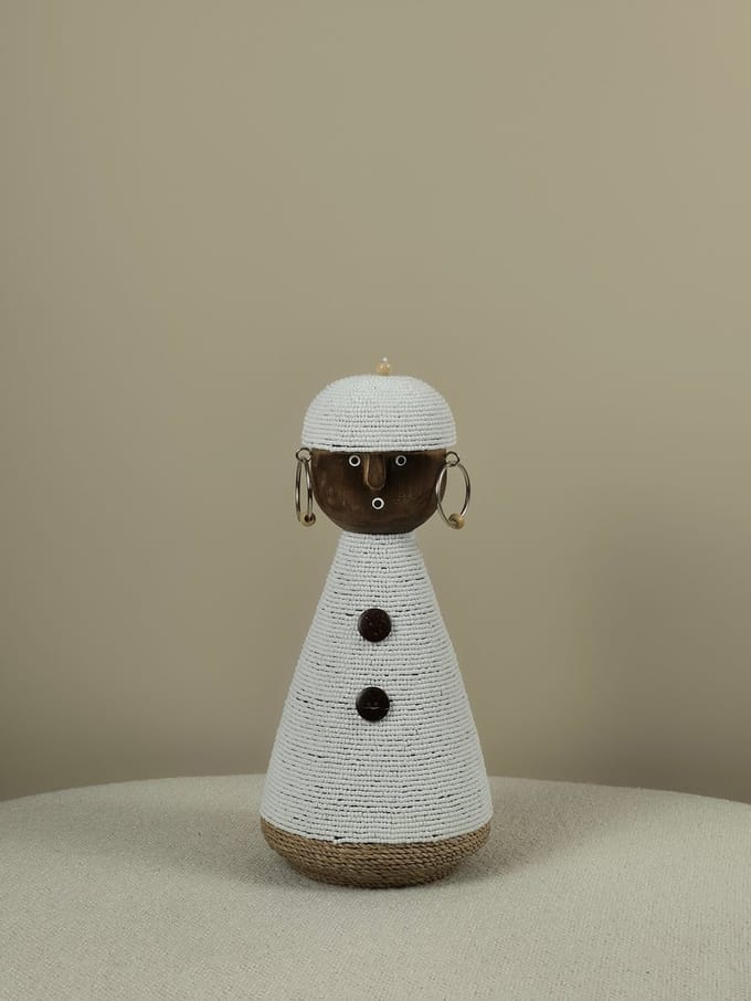Blitzdeco - Decoratieve Pop - Juno - Handgemaakt - Wit met Bruine Accenten - Luxe Design - 30CM