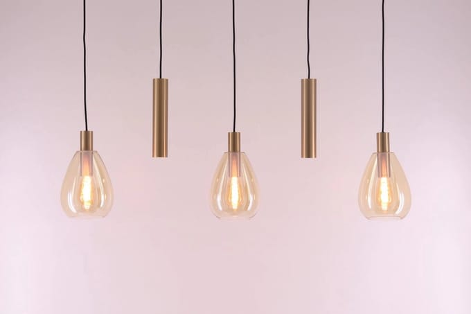 Hanglamp 3 amber glazen 2 gouden kokers
