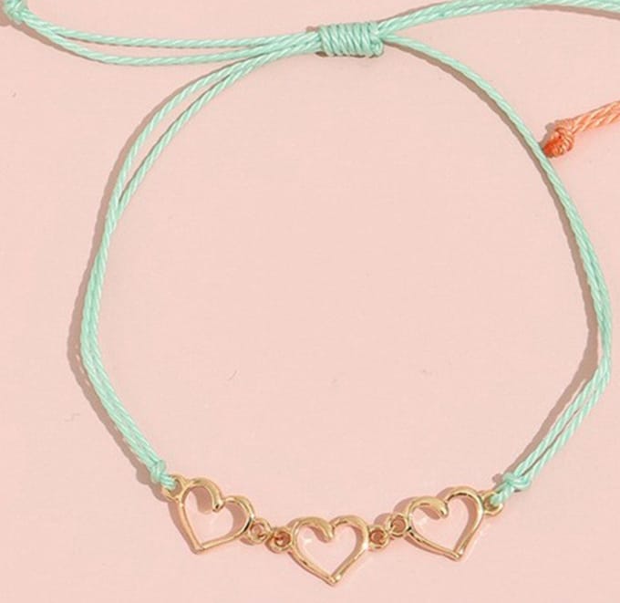 Touwtje armband met 3 hartjes | mint