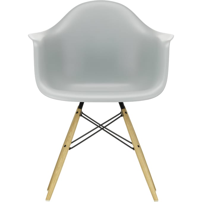Vitra - DAW Eames Plastic Armchair - lichtgrijs RE - honingkleurig essenhout - 4 - 6 Wochen
