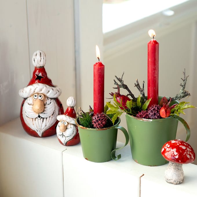 Schattig kerstmanfiguurtje van keramiek, rood en wit, 10 cm - perfecte