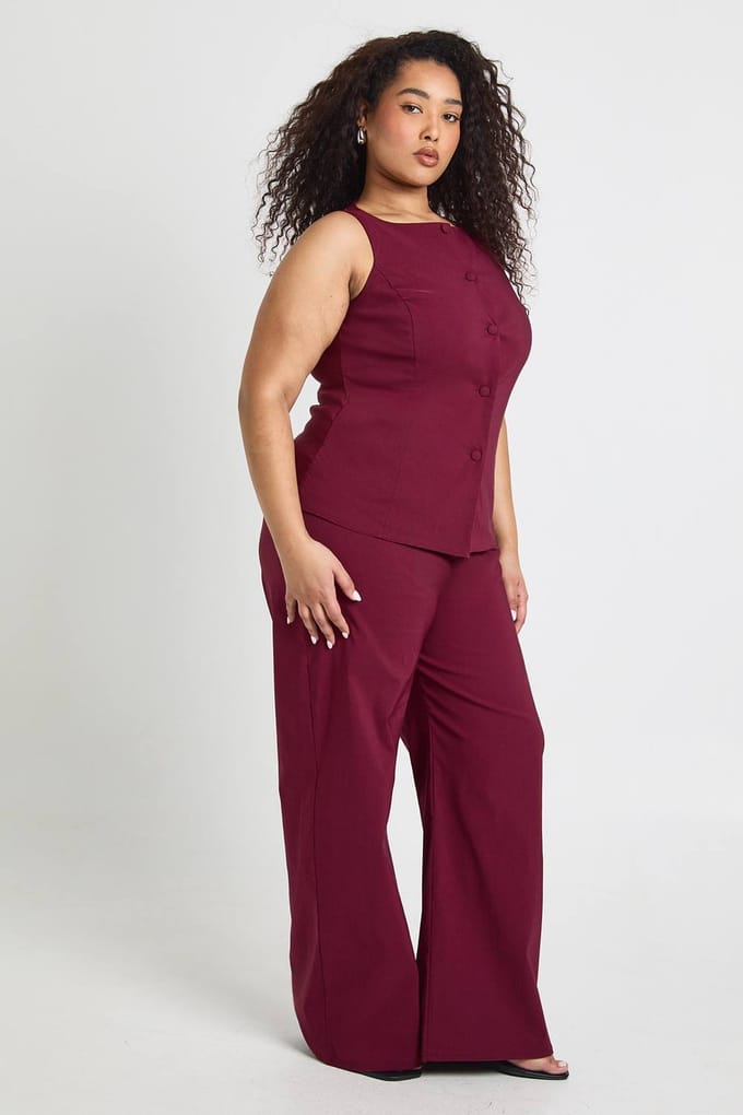 boohoo Dames Plus Super Stretch Getailleerd Lang Vest & Wijde Pijpen Broek | Wijn | Maat: 56