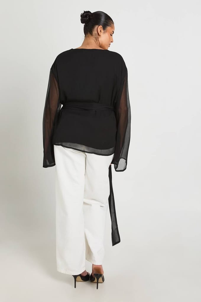 boohoo Dames Plus Maat Chiffon Wikkel Top Met Gouden Bies | Zwart | Maat: 52