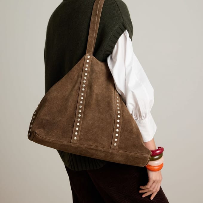 Manfield - Bruine suède shopper met studs