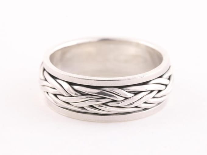 Zware zilveren ring met vlechtmotief - maat 18