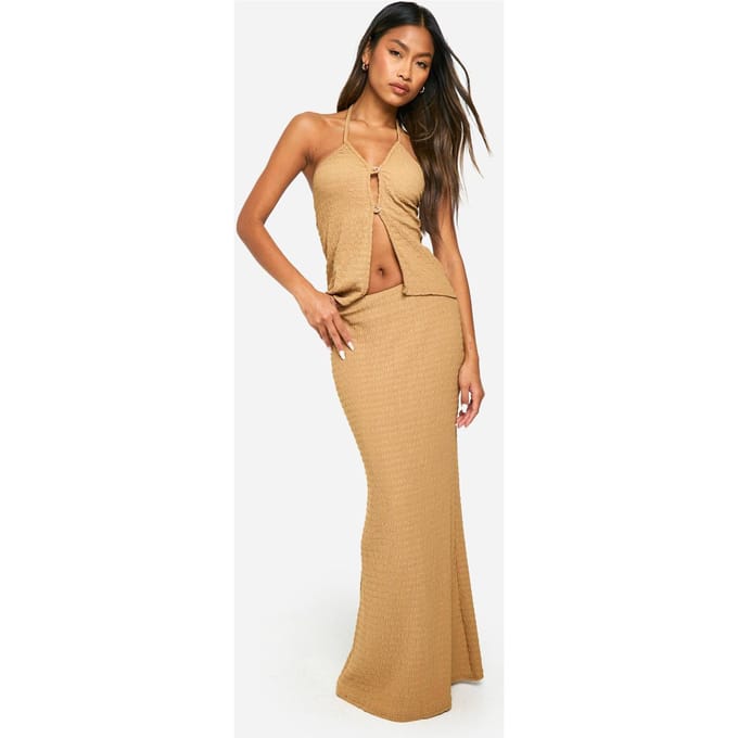 boohoo Dames Textured Crinkle Halter & Flared Hem Maxi Rok | Camel | Maat: 34