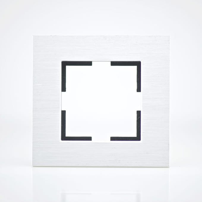 Plaque de finition métal alu 1 poste 84x87x10mm