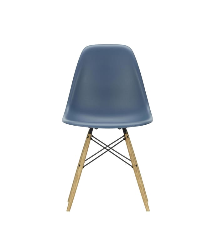 Vitra - DSW Eames Plastic Sidechair - zeeblauw RE - honingkleurig essenhout