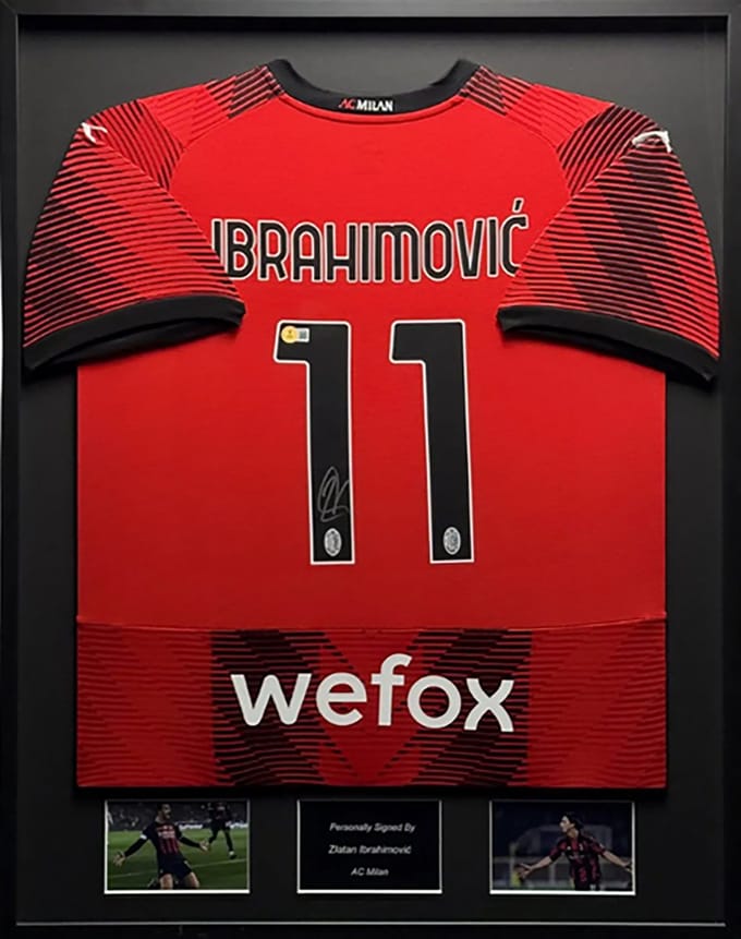 Zlatan Ibrahimovic AC Milan 24/25 ingelijst thuis shirt