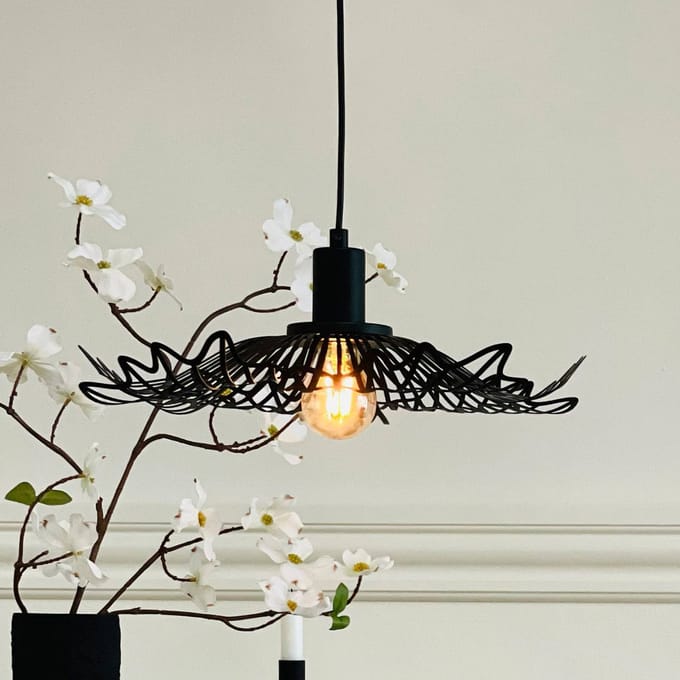 Dyberg Larsen hanglamp Flora, matzwart, Ø 40 cm, metaal