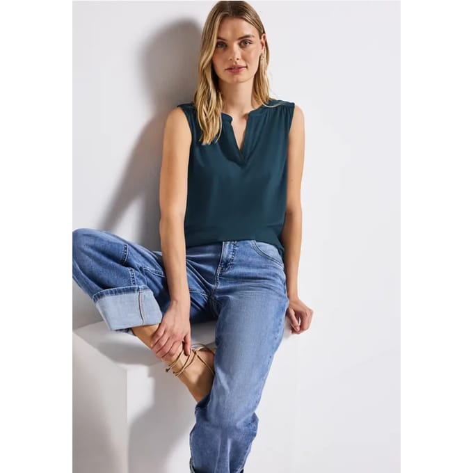 Tricot top met gespleten hals