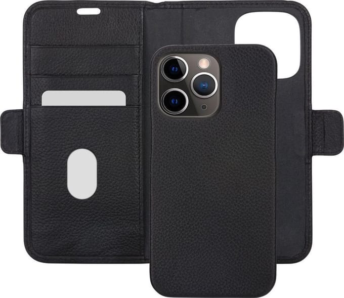 iPhone 13 Pro Max Bookcase hoesje - dbramante1928 - Effen Zwart - Leer