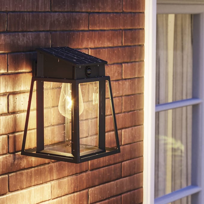 Philips Lysin Wandlamp - UltraEfficient LED - Solar buitenlamp - Warmwit licht 2700K - Zwart - Rechthoekig ontwerp - Bewegingssensor - Zonne-energie - Schemersensor