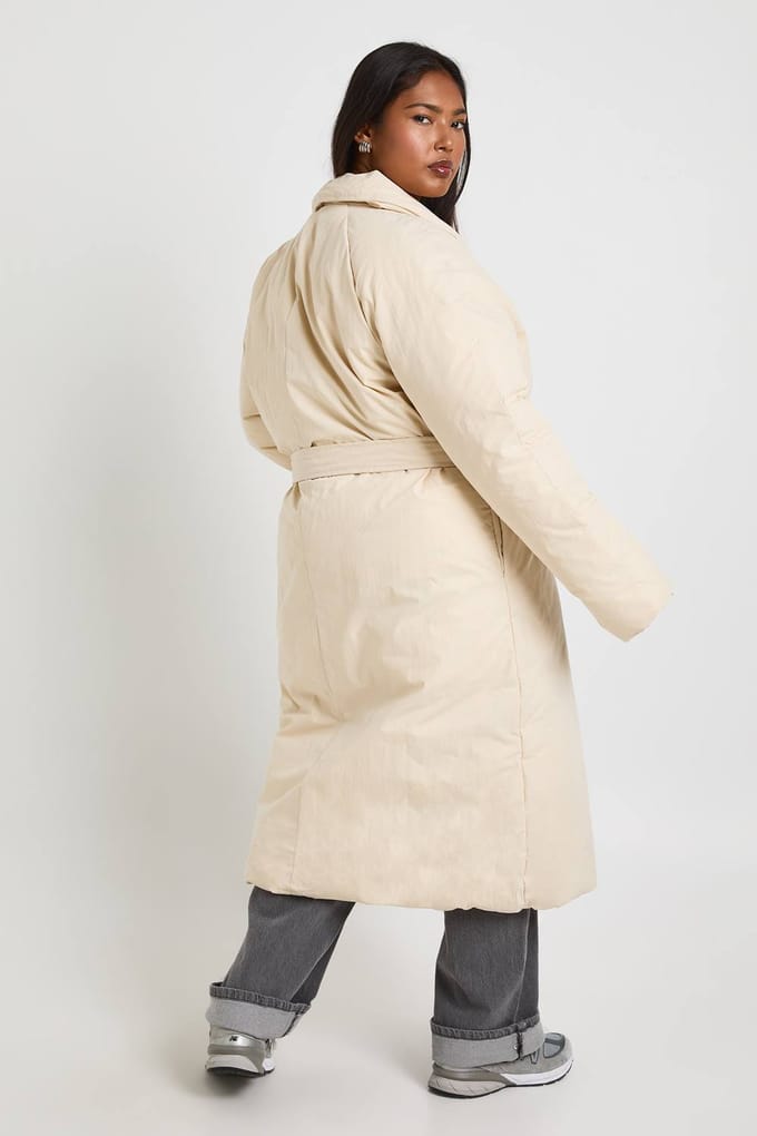 boohoo Dames Plus Belted Duvet Puffer Coat | Cream | Maat: 20