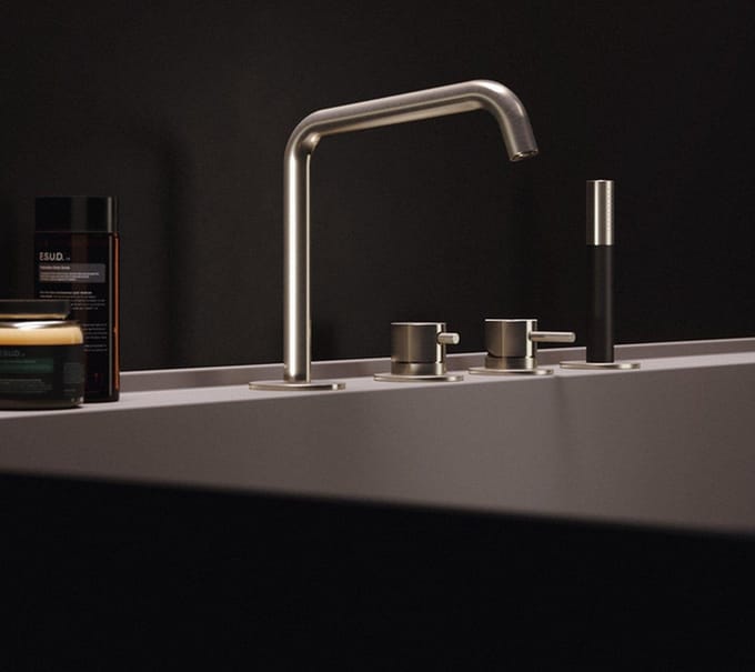 Hotbath Archie AR183 badrandcombinatie met staafhanddouche, 2-weg omstel en uitloop RVS316