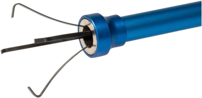 Flexibele grijper met magneet voor moeilijk bereikbare plaatsen
