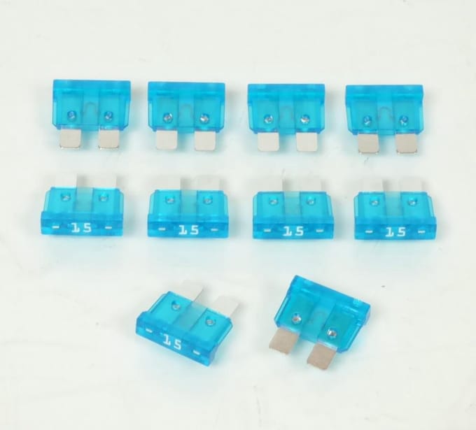 Set van 10 zekering van 15A plat standaard insteek 19x19x5mm voor motor scooter
