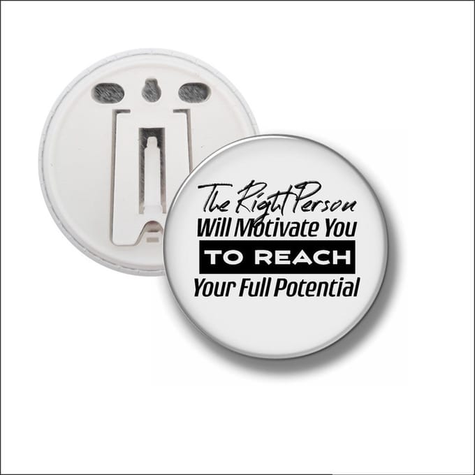 Button Met Clip 58 MM - The Right Person Will Motivate You