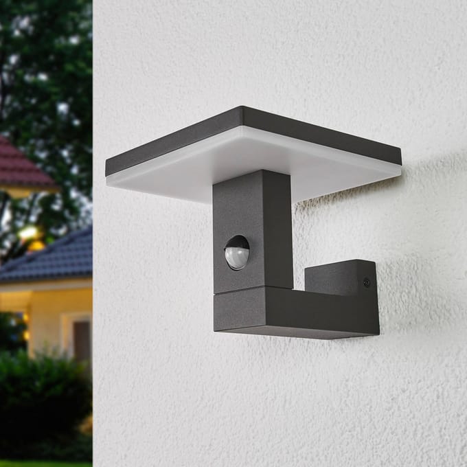 Lucande LED buiten wandlamp Olesia, 15 cm, sensor, IP54