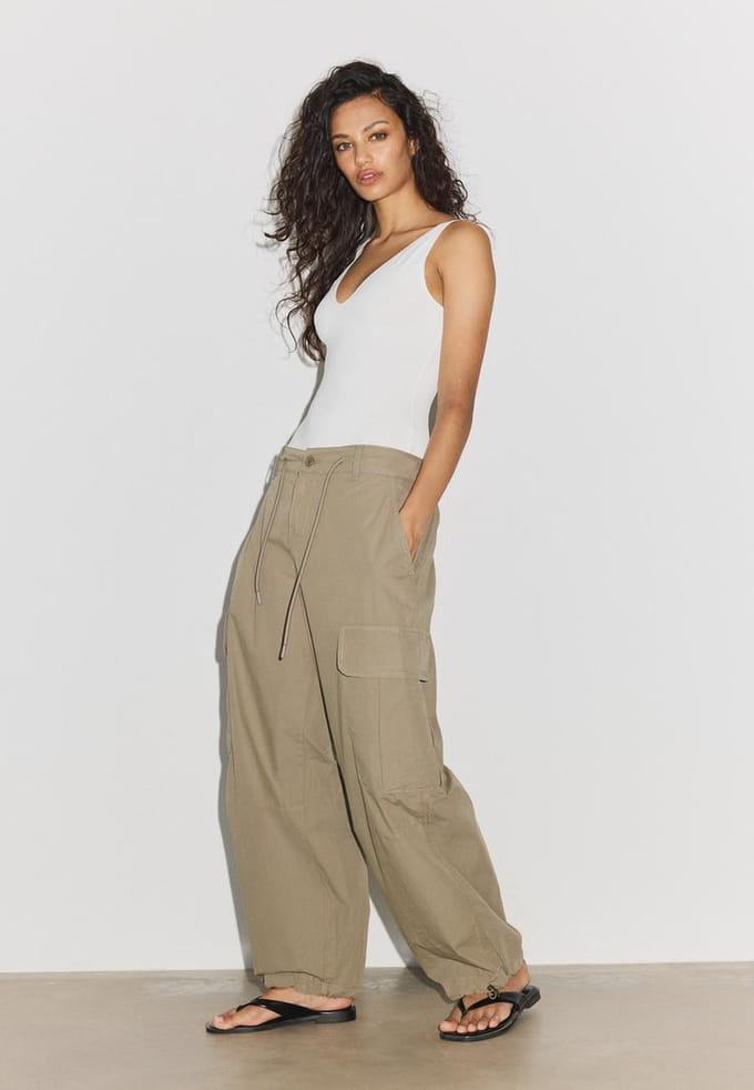 Stradivarius Body met V-hals en spaghettibandjes  Wit M
