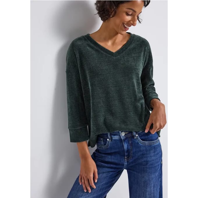 A324011 LTD QR cozy v-neck shirt