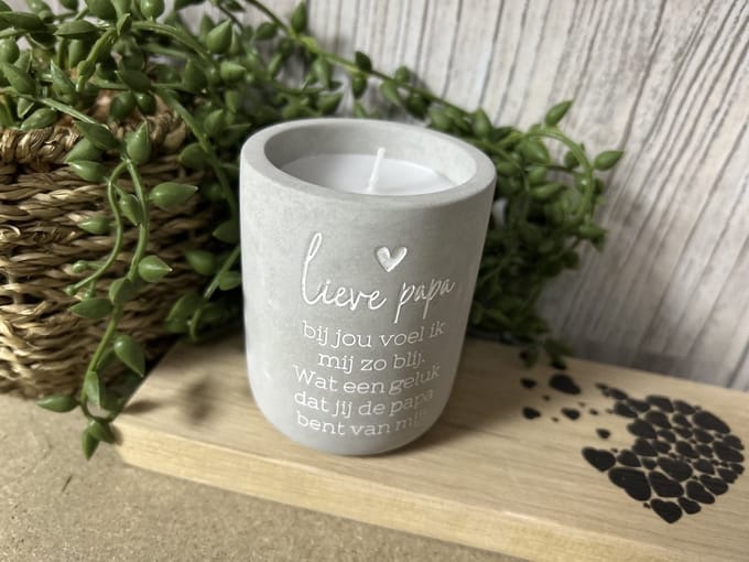 Creaties van Hier – Cement Candle Papa met houten plankje - 8 cm – Cement – Kaars