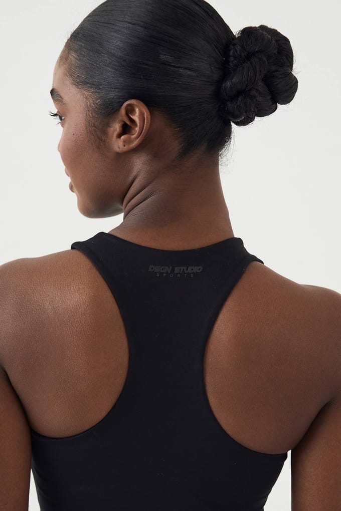 Dames DSGN Studio Ultra Sculpt Racerback Gewatteerde Crop Vest Top | Zwart | Maat: Medium