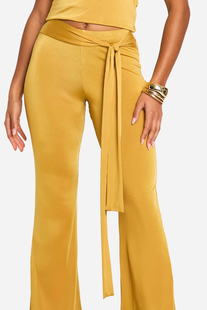 boohoo Dames Drape Detail Flare Trousers | Okergeel | Maat: 38