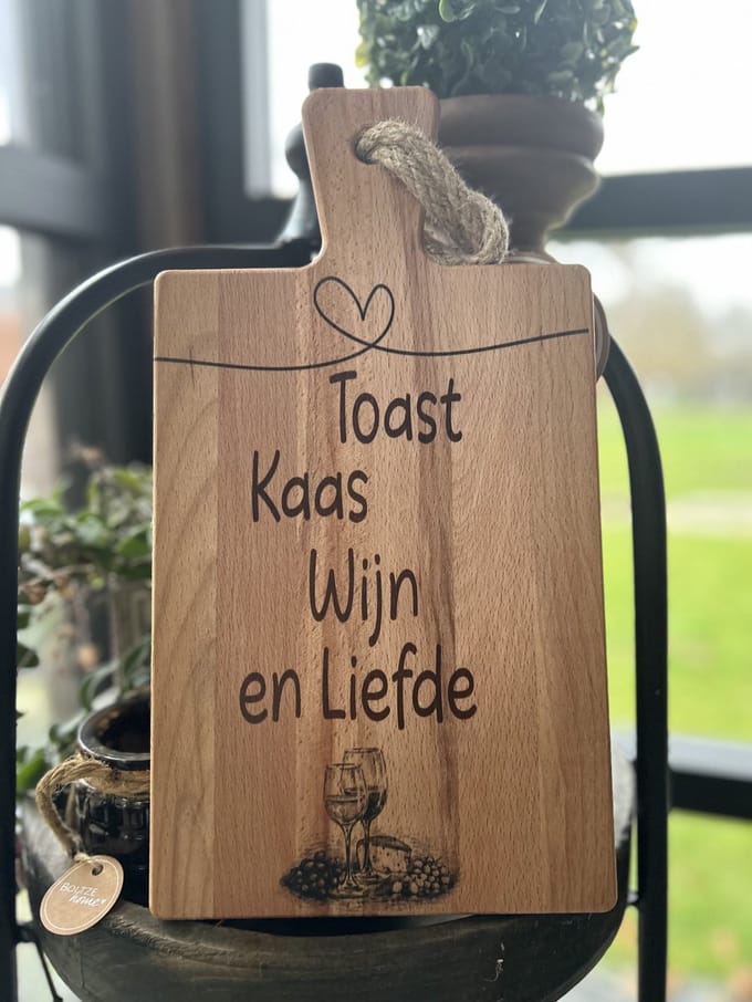 Creaties van Hier - Serveerplank - Toast, kaas, wijn en liefde - Eikenhout- 34,5 cm