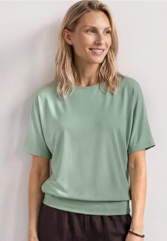 Basic Shirt met boothals en elastische zoom