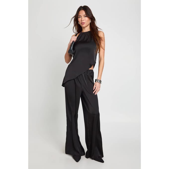 boohoo Dames Halternek Asymmetrische Satijn Camisole & Broek Set | Black | Maat: 8