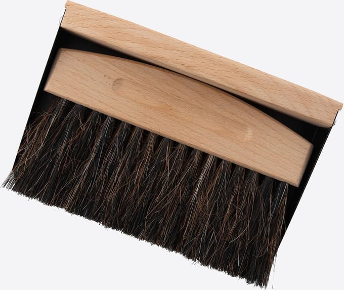 Point-Virgule kruimelveger uit bamboe en paardenhaar met blik zwart 15.5x10.7x4cm