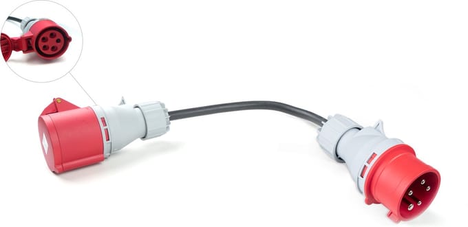 Adapter CEE rood 3x16A (Female) naar CEE rood 3x32A (Male)