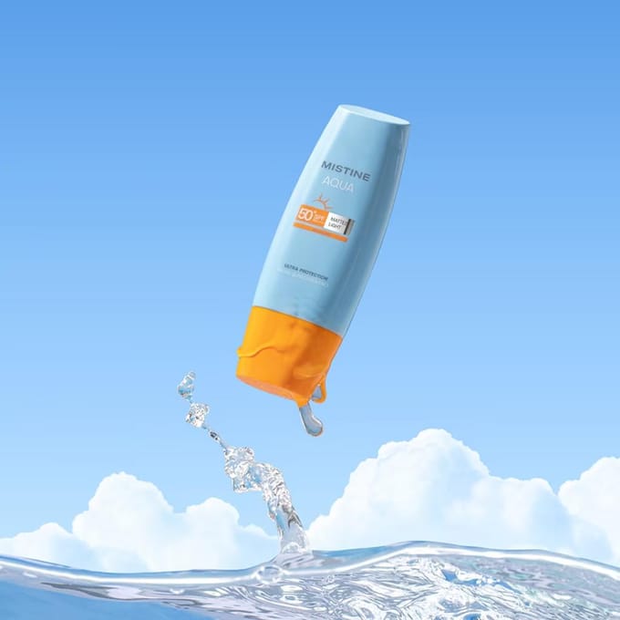 Mistine Aqua Base Ultra Protection Matte Light Facial Sunscreen Pro SPF50 PA++++ 40 ml. 40 ml. x 3 pcs