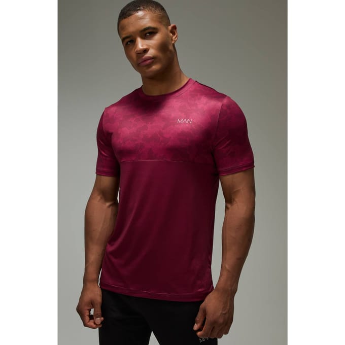 Heren Actief Regular Fit Camo Colour Block T-shirt | Berry | Size Small