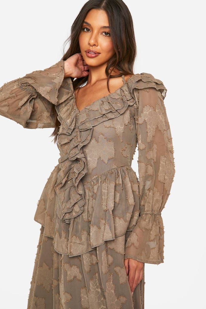 boohoo Dames Textured Ruffle Front Midaxi-jurk | Neutral | Maat: 36